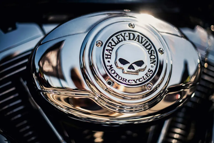 Welche Sicherheitsausrüstung ist für Anfänger beim Motorradfahren unerlässlich?